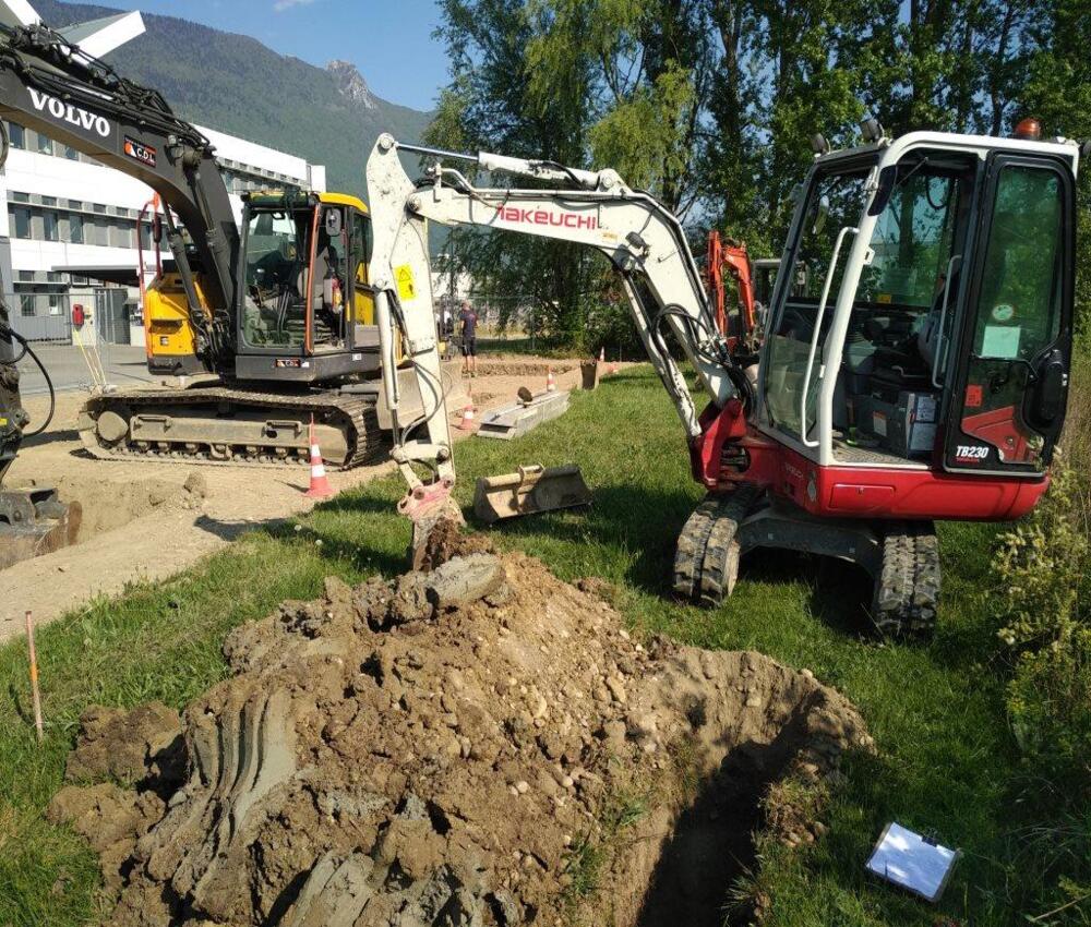 Sondage géologique à la pelle mécanique